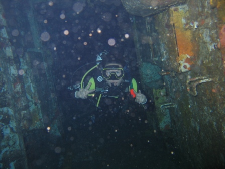 mandy-exploring-the-inside-of-the-wreck